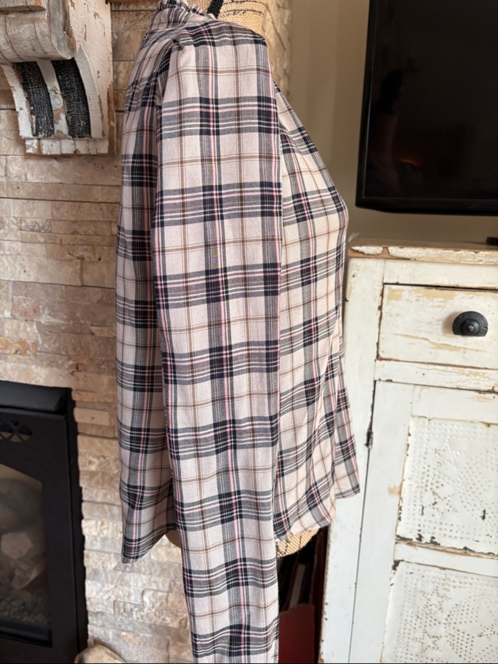 Evereve plaid tan black gold puff shoulder ruffle collar vneck blouse rayon - Picture 7 of 16